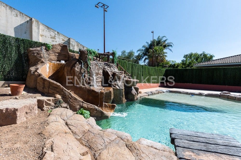 6 bedroom Villa for sale in Paterna with pool garage - € 1,290,000 (Ref: 9080448)