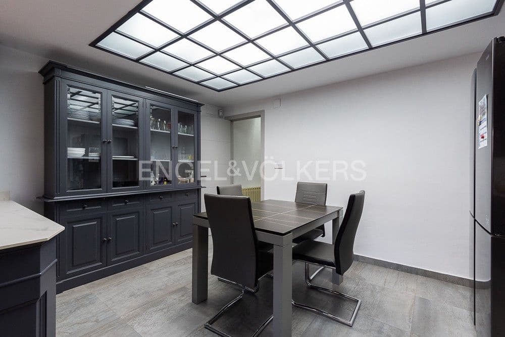 6 bedroom Villa for sale in Paterna with pool garage - € 1,290,000 (Ref: 9080448)