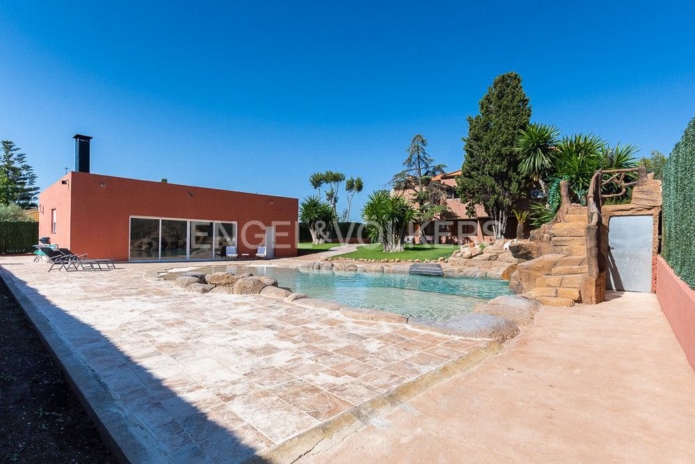 6 bedroom Villa for sale in Paterna with pool garage - € 1,290,000 (Ref: 9080448)