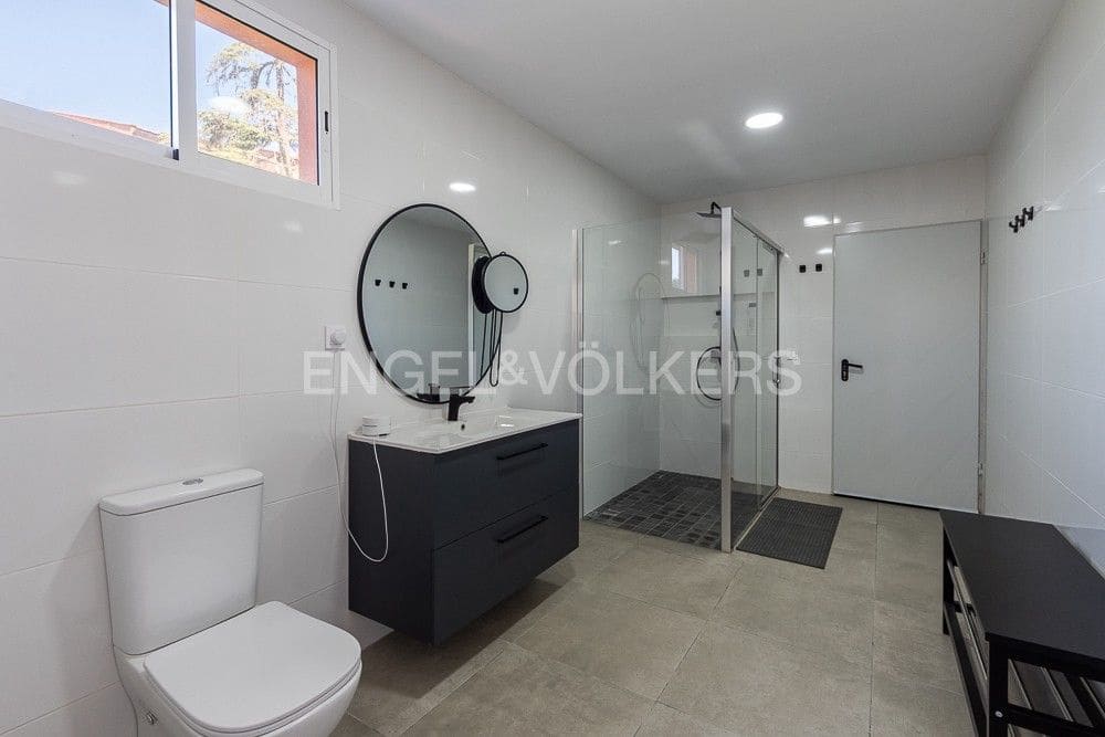 6 bedroom Villa for sale in Paterna with pool garage - € 1,290,000 (Ref: 9080448)