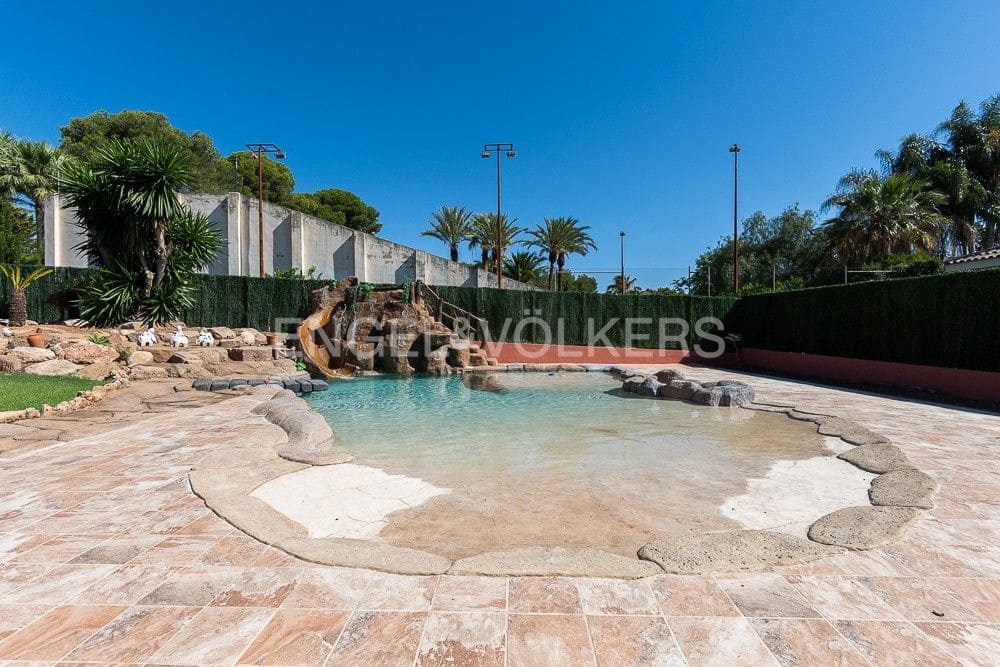 6 bedroom Villa for sale in Paterna with pool garage - € 1,290,000 (Ref: 9080448)