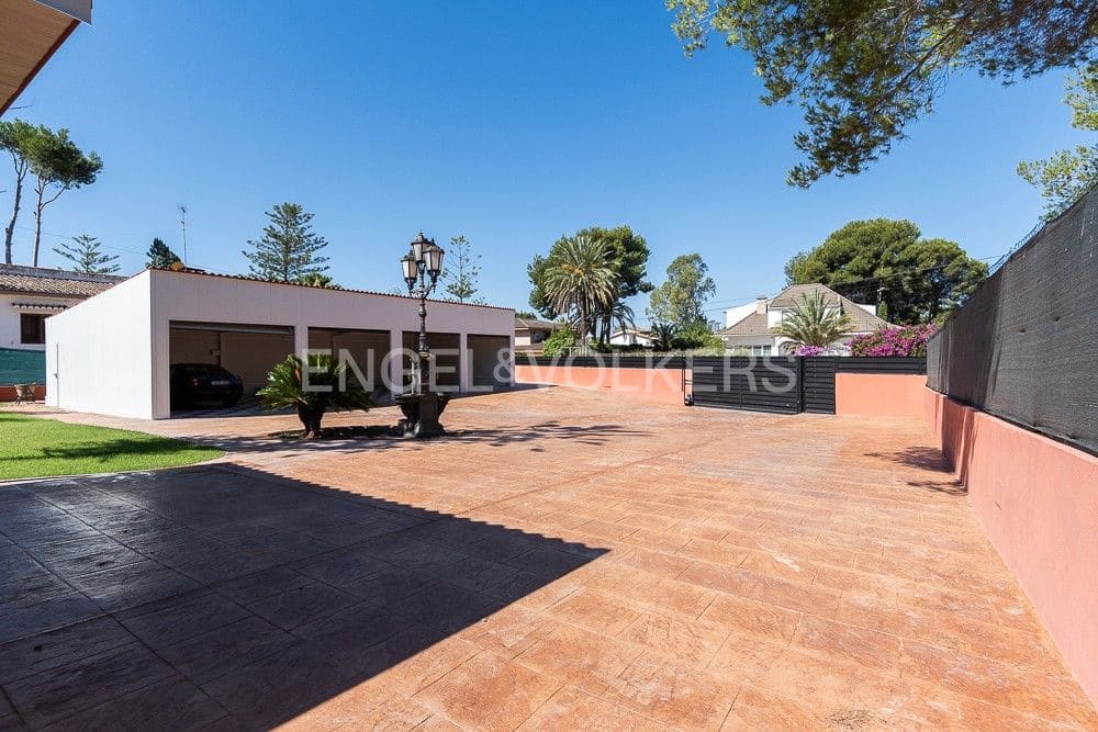 6 bedroom Villa for sale in Paterna with pool garage - € 1,290,000 (Ref: 9080448)