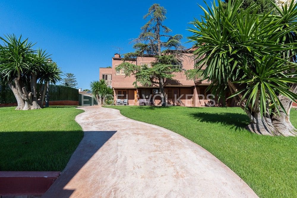 6 bedroom Villa for sale in Paterna with pool garage - € 1,290,000 (Ref: 9080448)