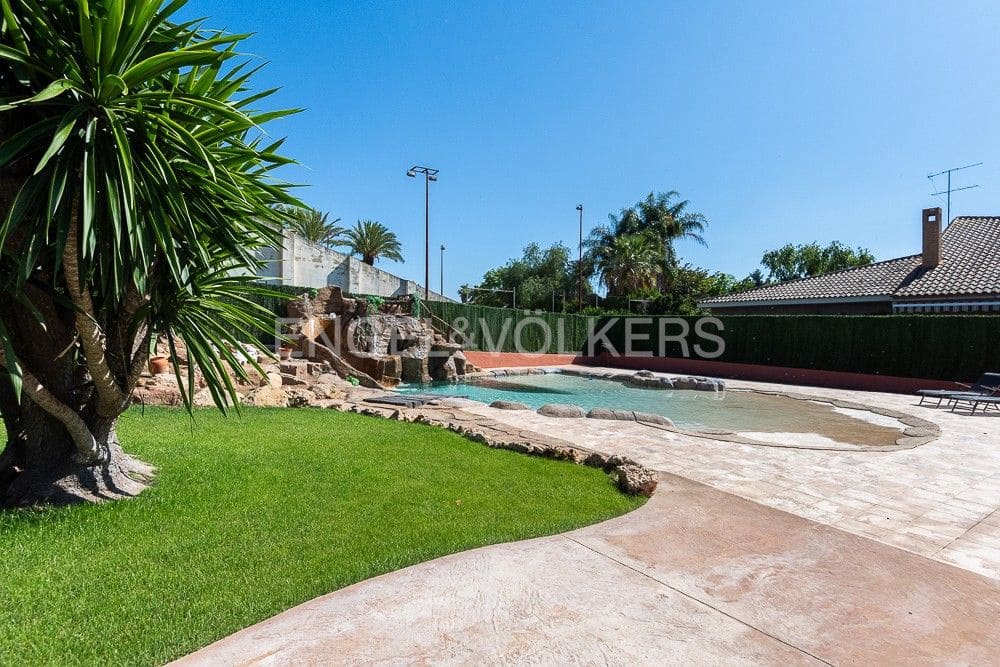 6 bedroom Villa for sale in Paterna with pool garage - € 1,290,000 (Ref: 9080448)