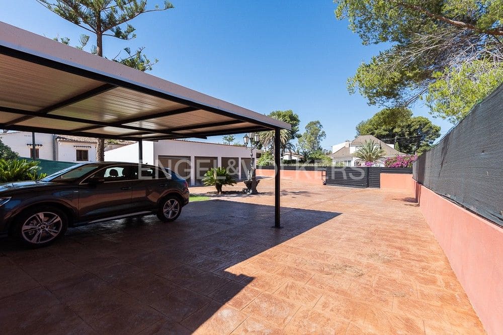 6 bedroom Villa for sale in Paterna with pool garage - € 1,290,000 (Ref: 9080448)