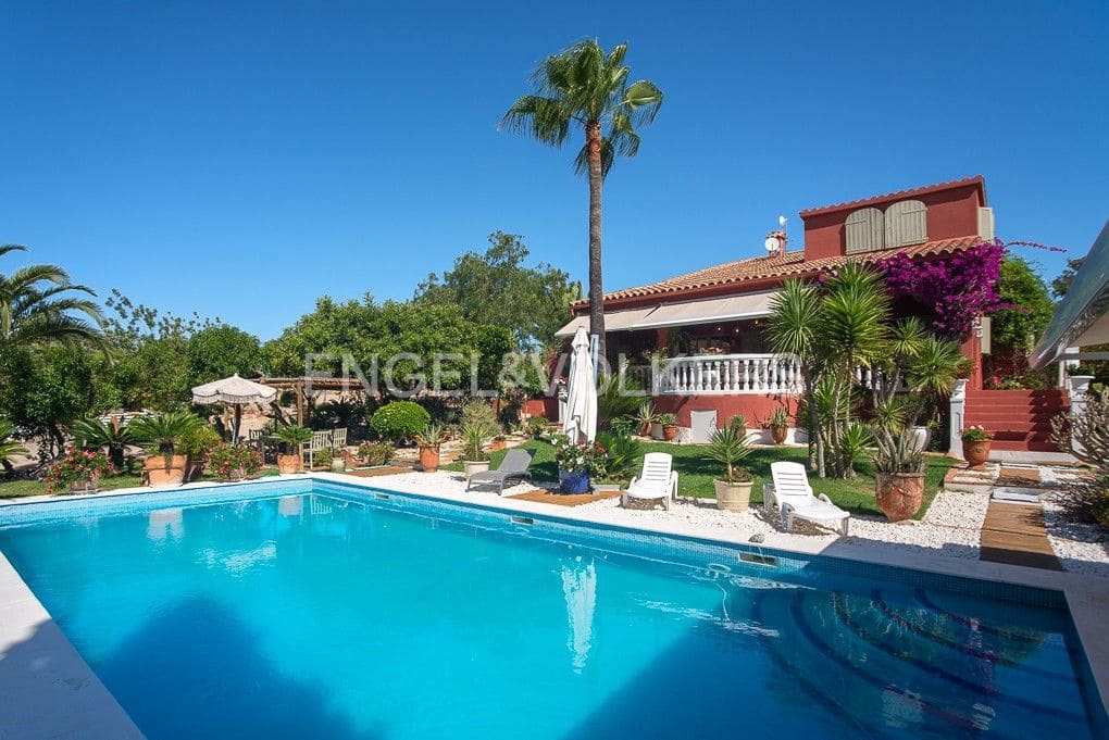 4 bedroom Villa for sale in Calig with pool garage - € 550,000 (Ref: 9080451)