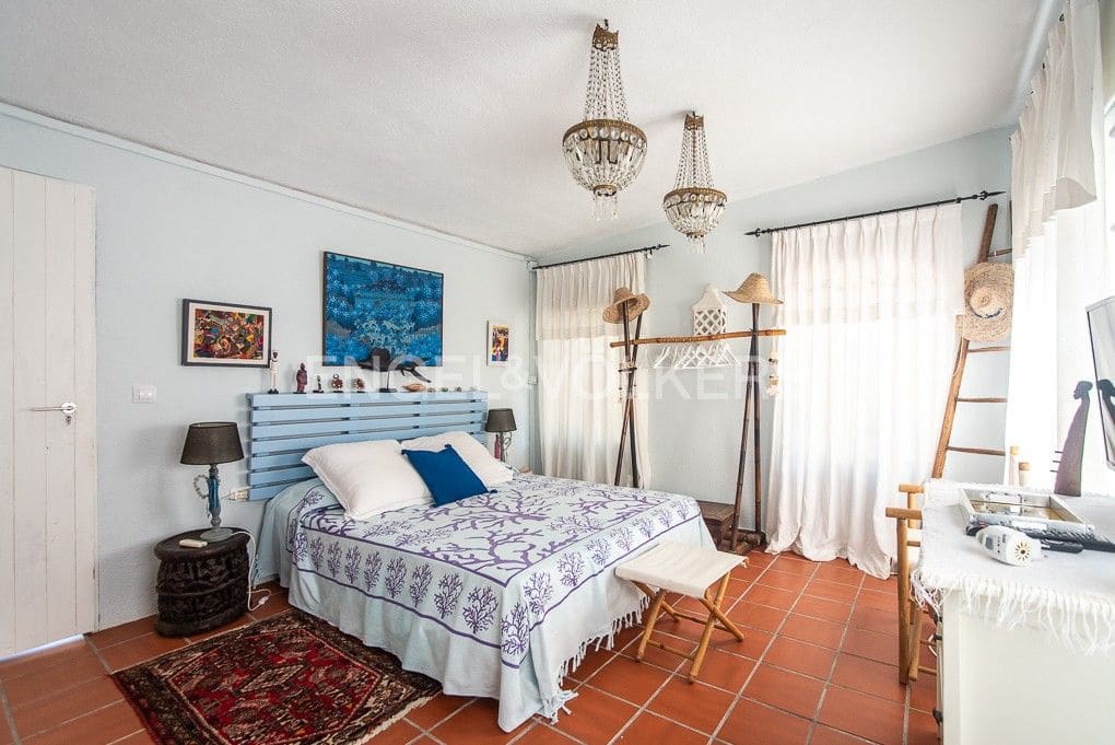 4 bedroom Villa for sale in Calig with pool garage - € 550,000 (Ref: 9080451)