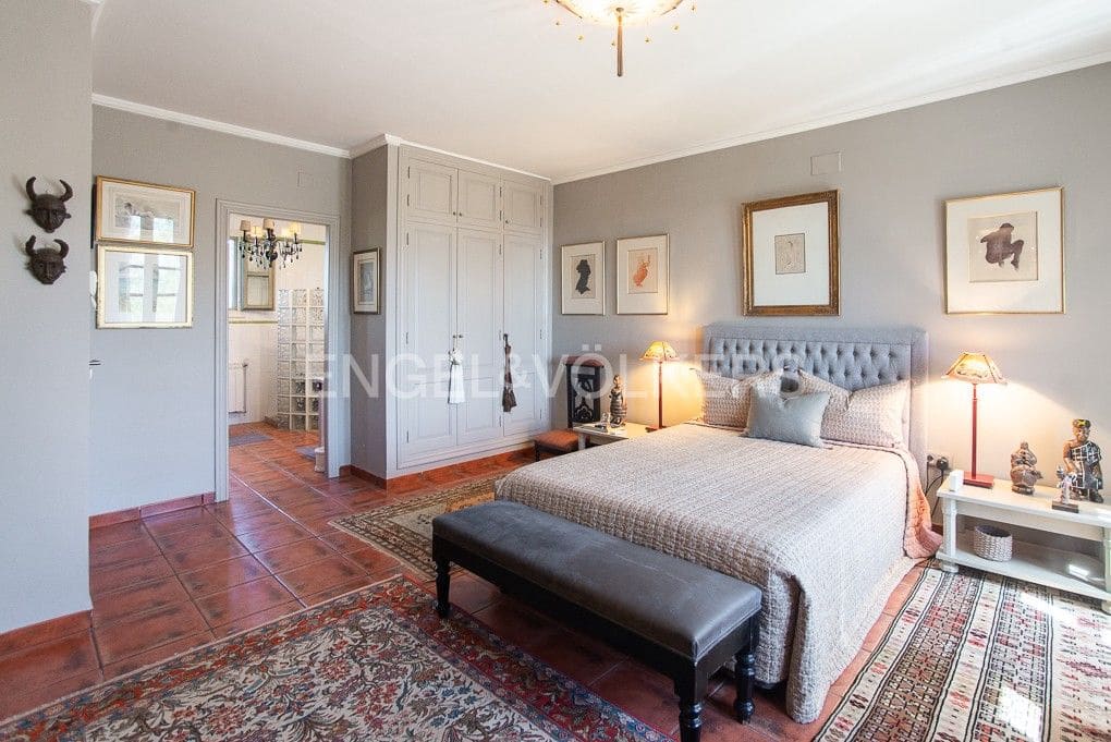 4 bedroom Villa for sale in Calig with pool garage - € 550,000 (Ref: 9080451)