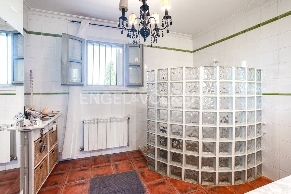 4 bedroom Villa for sale in Calig with pool garage - € 550,000 (Ref: 9080451)