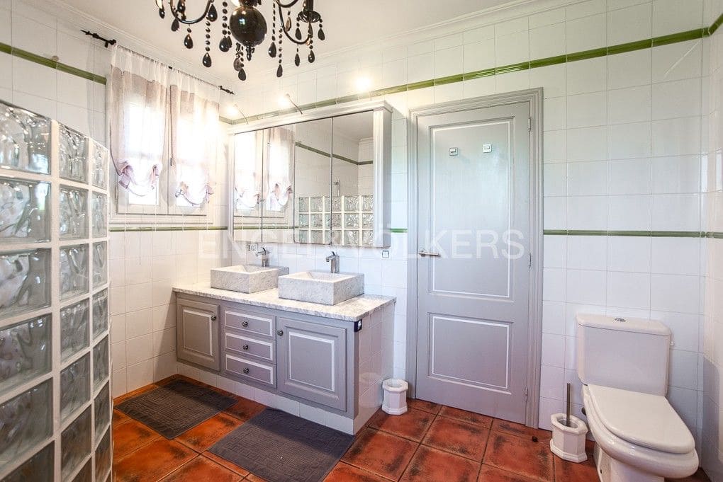 4 bedroom Villa for sale in Calig with pool garage - € 550,000 (Ref: 9080451)