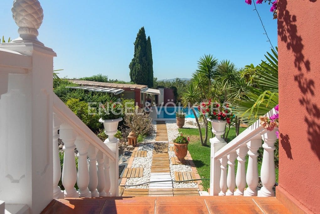 4 bedroom Villa for sale in Calig with pool garage - € 550,000 (Ref: 9080451)