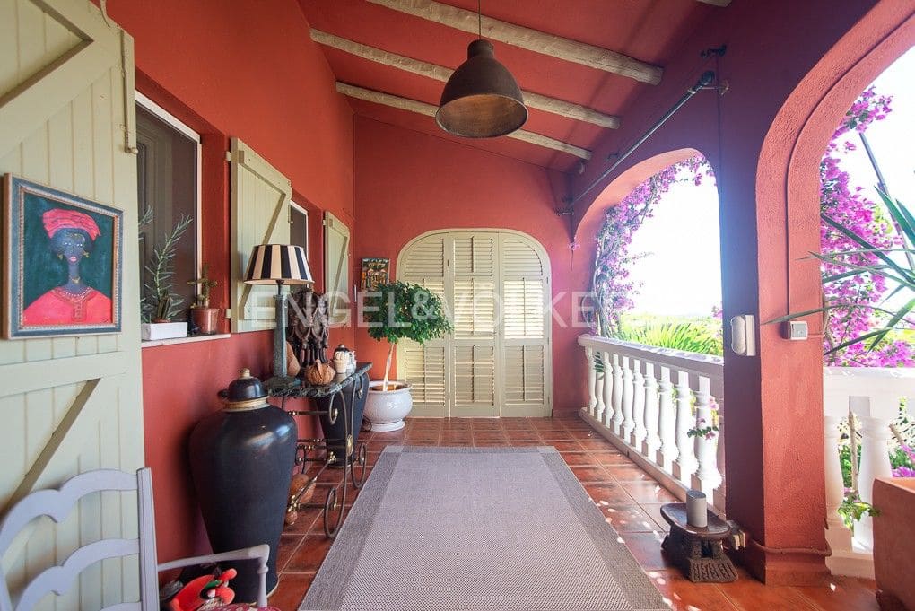4 bedroom Villa for sale in Calig with pool garage - € 550,000 (Ref: 9080451)