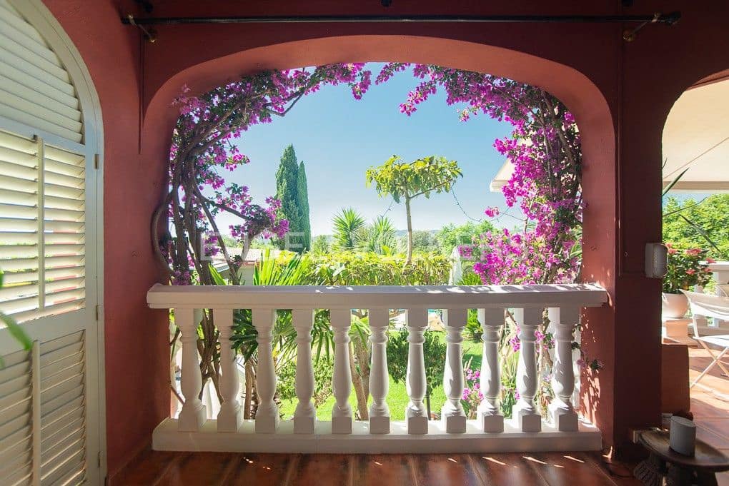 4 bedroom Villa for sale in Calig with pool garage - € 550,000 (Ref: 9080451)