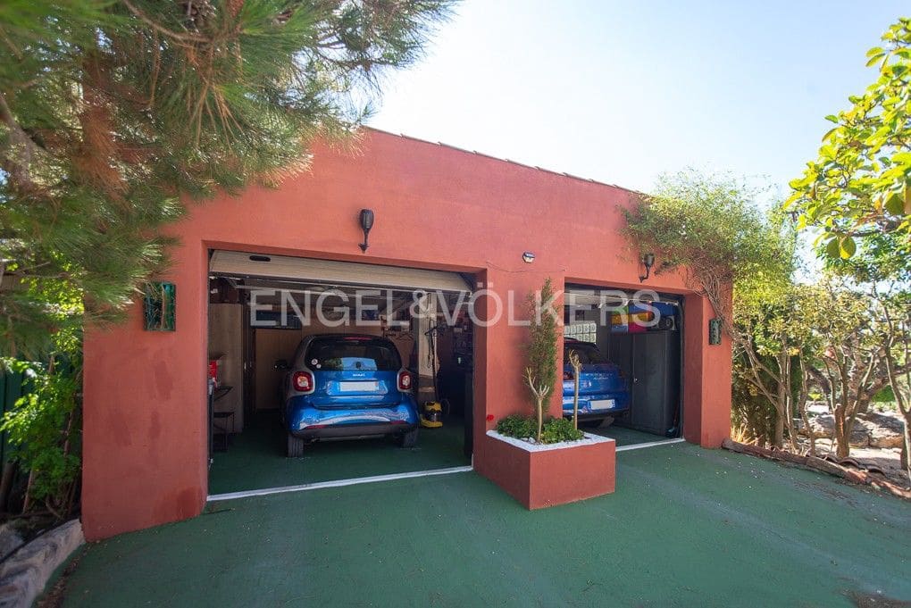 4 bedroom Villa for sale in Calig with pool garage - € 550,000 (Ref: 9080451)
