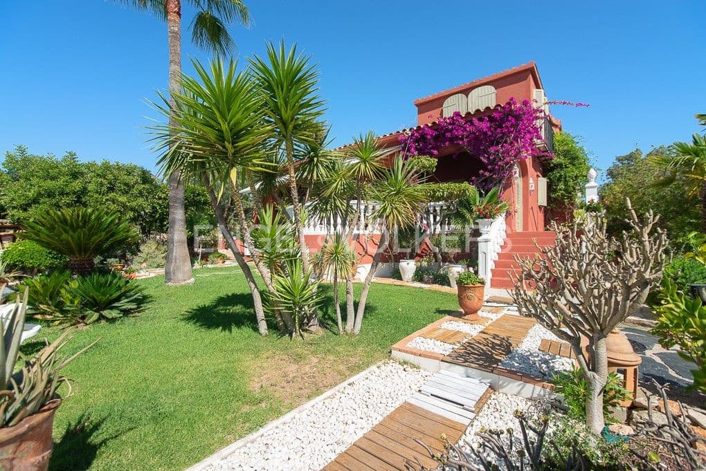 4 bedroom Villa for sale in Calig with pool garage - € 550,000 (Ref: 9080451)