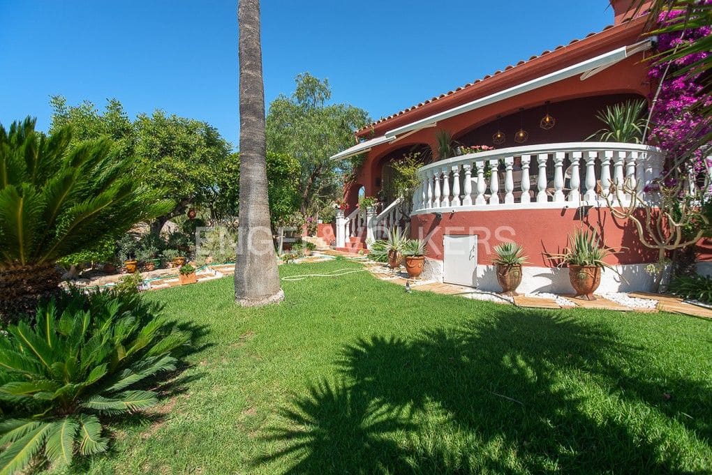 4 bedroom Villa for sale in Calig with pool garage - € 550,000 (Ref: 9080451)