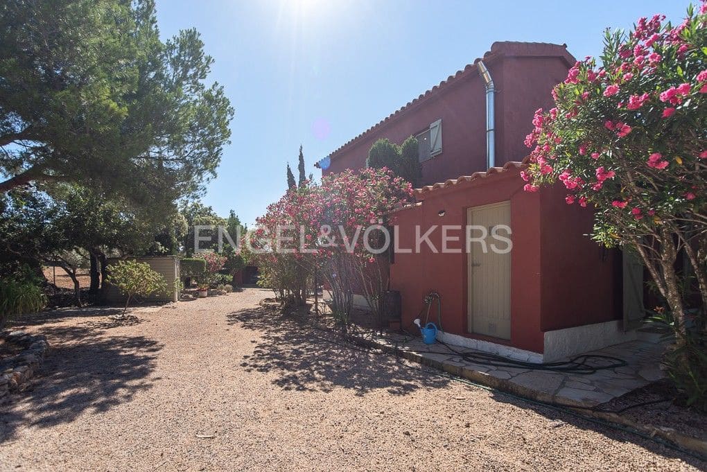 4 bedroom Villa for sale in Calig with pool garage - € 550,000 (Ref: 9080451)