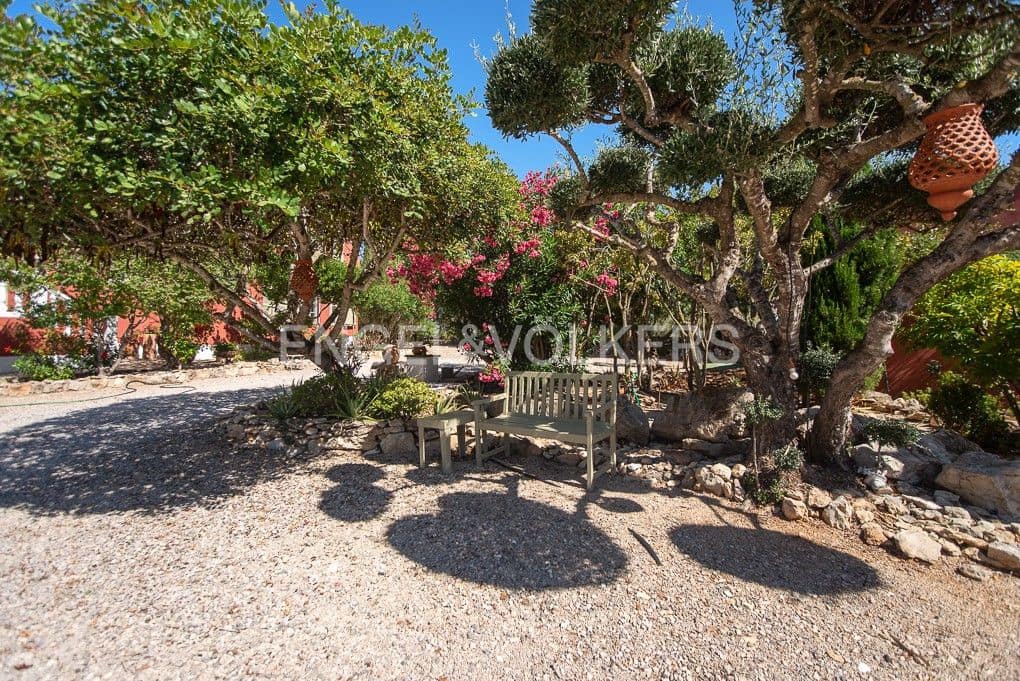 4 bedroom Villa for sale in Calig with pool garage - € 550,000 (Ref: 9080451)