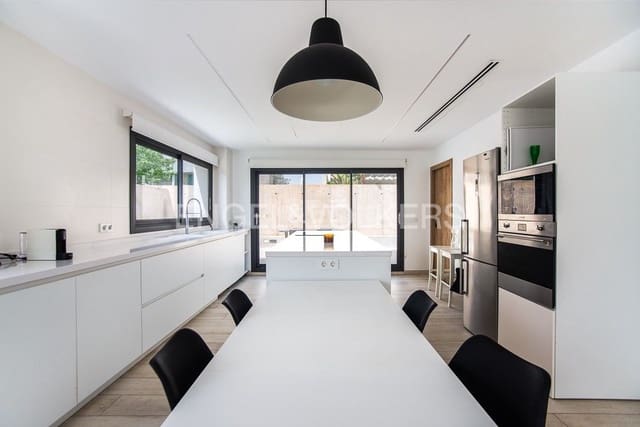 Huvila myytävänä paikassa Norte, Castelló de la Plana mukana 
autotalli - 875 000 € (Ref: 9080452)