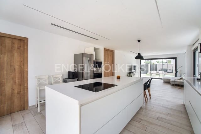 Huvila myytävänä paikassa Norte, Castelló de la Plana mukana 
autotalli - 875 000 € (Ref: 9080452)