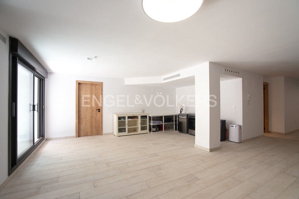 Villa for sale in Castello de la Plana with garage - € 875,000 (Ref: 9080452)