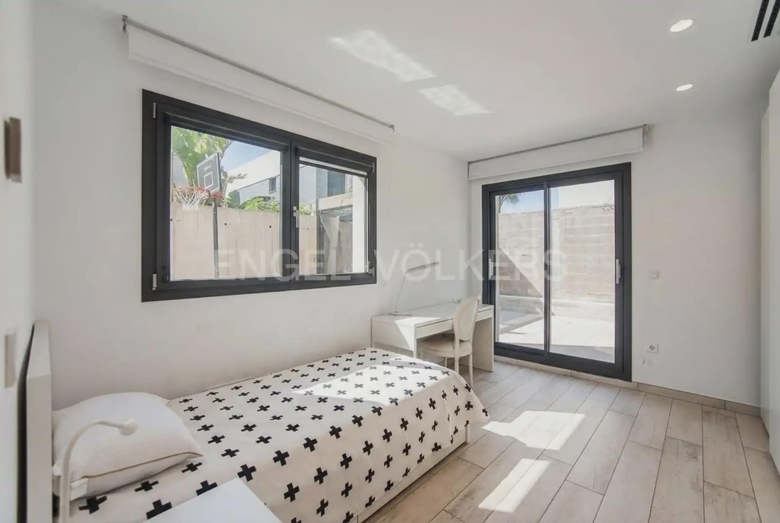 Villa for sale in Castello de la Plana with garage - € 875,000 (Ref: 9080452)