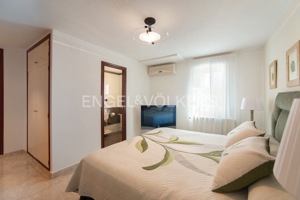 Chalet de 4 habitaciones en Oropesa  en venta con piscina - 850.000 € (Ref: 9080454)
