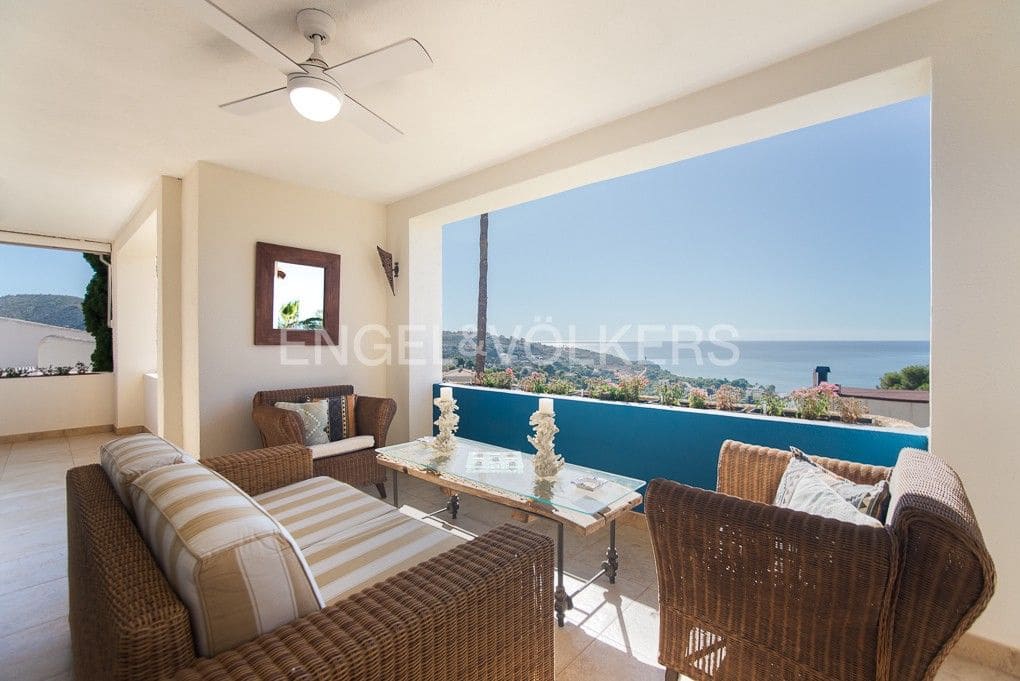 Chalet de 4 habitaciones en Oropesa  en venta con piscina - 850.000 € (Ref: 9080454)