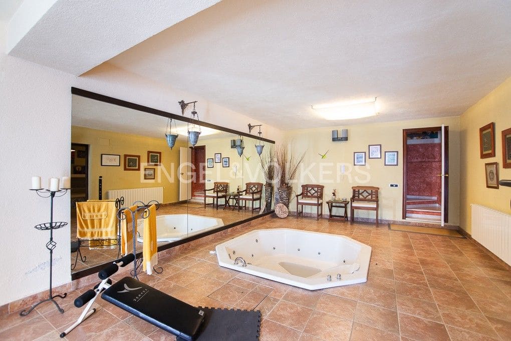 Chalet de 4 habitaciones en Oropesa  en venta con piscina - 850.000 € (Ref: 9080454)