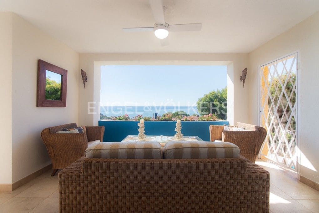 Chalet de 4 habitaciones en Oropesa  en venta con piscina - 850.000 € (Ref: 9080454)