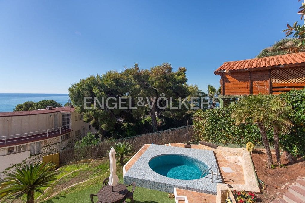 Chalet de 4 habitaciones en Oropesa  en venta con piscina - 850.000 € (Ref: 9080454)