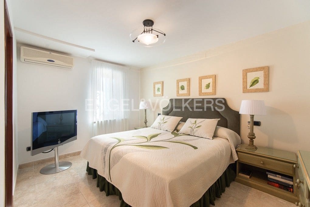 Chalet de 4 habitaciones en Oropesa  en venta con piscina - 850.000 € (Ref: 9080454)