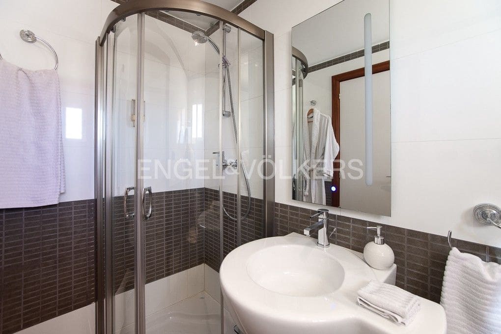 Chalet de 4 habitaciones en Oropesa  en venta con piscina - 850.000 € (Ref: 9080454)