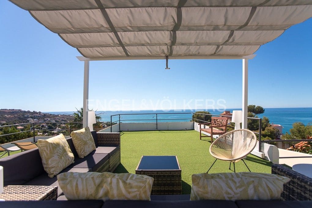 Chalet de 4 habitaciones en Oropesa  en venta con piscina - 850.000 € (Ref: 9080454)