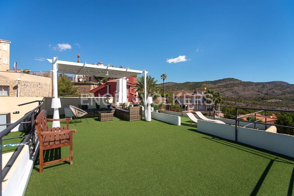 Chalet de 4 habitaciones en Oropesa  en venta con piscina - 850.000 € (Ref: 9080454)