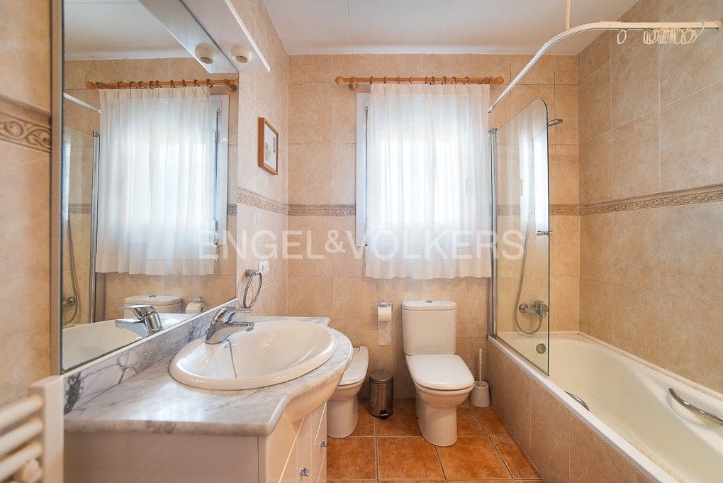 4 bedroom Villa for sale in Vinaros with pool garage - € 498,000 (Ref: 9080455)