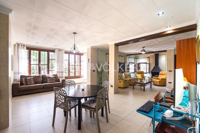 4 Zimmer Villa zu verkaufen in Vinaròs mit Pool Garage - 498.000 € (Ref: 9080455)