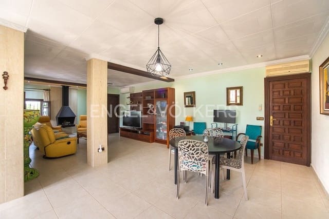 4 Zimmer Villa zu verkaufen in Vinaròs mit Pool Garage - 498.000 € (Ref: 9080455)