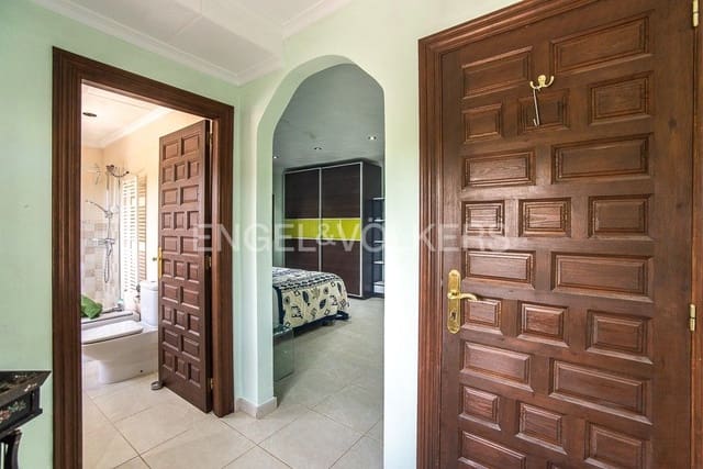 4 Zimmer Villa zu verkaufen in Vinaròs mit Pool Garage - 498.000 € (Ref: 9080455)