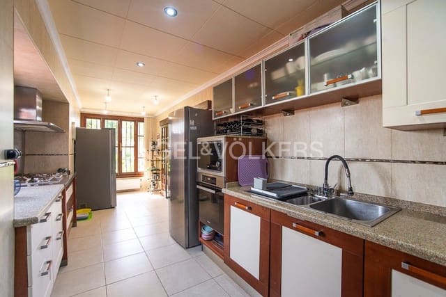 4 Zimmer Villa zu verkaufen in Vinaròs mit Pool Garage - 498.000 € (Ref: 9080455)