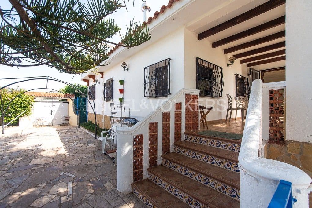 4 bedroom Villa for sale in Vinaros with pool garage - € 498,000 (Ref: 9080455)