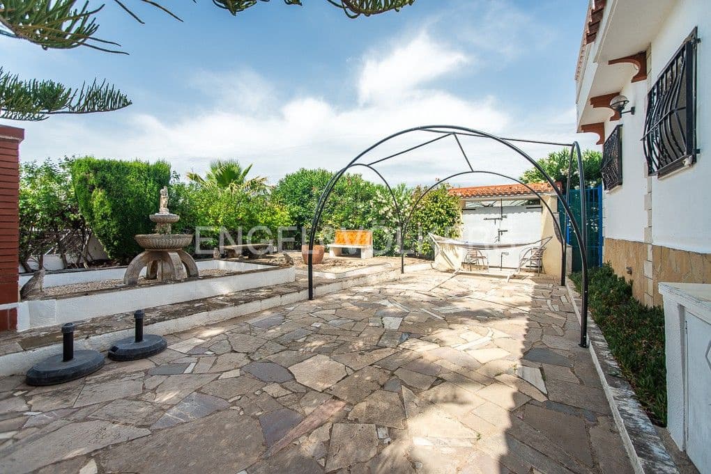 4 bedroom Villa for sale in Vinaros with pool garage - € 498,000 (Ref: 9080455)