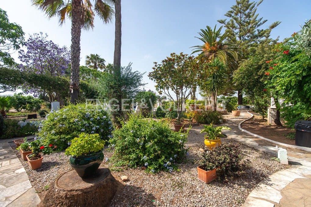 4 bedroom Villa for sale in Vinaros with pool garage - € 498,000 (Ref: 9080455)