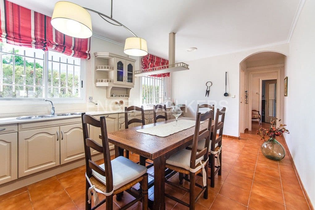 5 bedroom Villa for sale in Alcanar with pool garage - € 475,000 (Ref: 9080456)