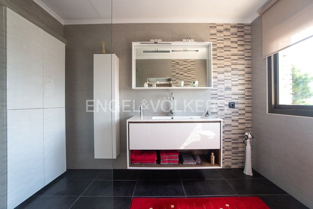 5 bedroom Villa for sale in Alcanar with pool garage - € 475,000 (Ref: 9080456)