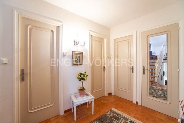 5 bedroom Villa for sale in Alcanar with pool garage - € 475,000 (Ref: 9080456)