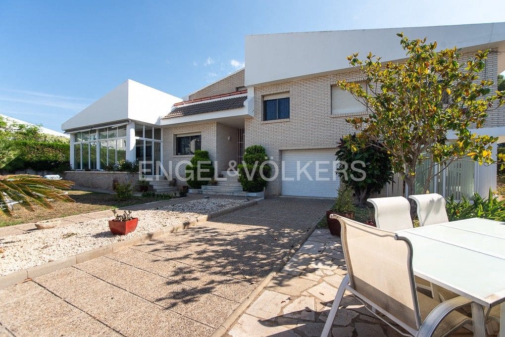 5 bedroom Villa for sale in Alcanar with pool garage - € 475,000 (Ref: 9080456)