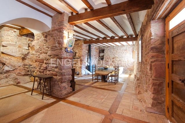 4 bedroom Townhouse for sale in Vilafamés with garage - € 318,000 (Ref: 9080457)