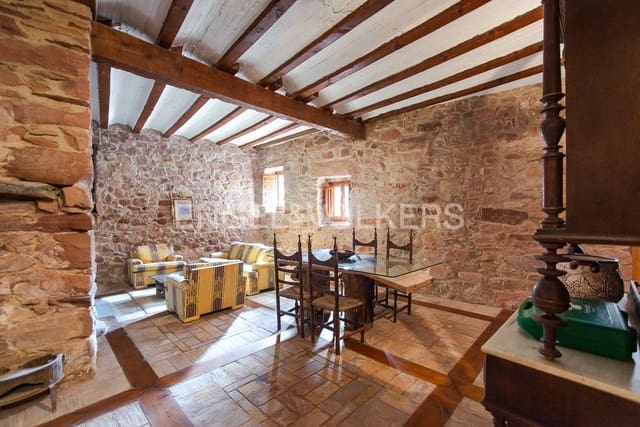 4 bedroom Townhouse for sale in Vilafamés with garage - € 318,000 (Ref: 9080457)