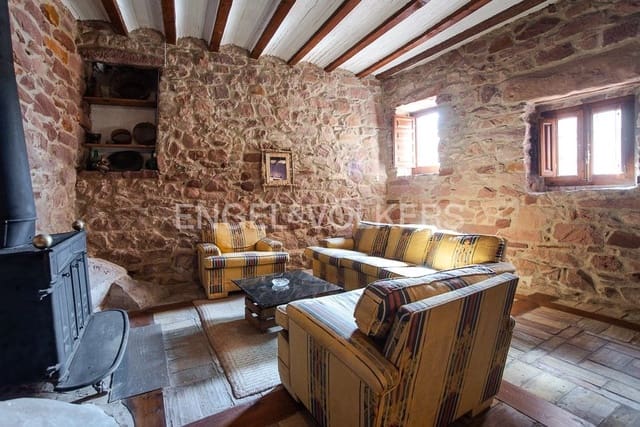 4 bedroom Townhouse for sale in Vilafamés with garage - € 318,000 (Ref: 9080457)